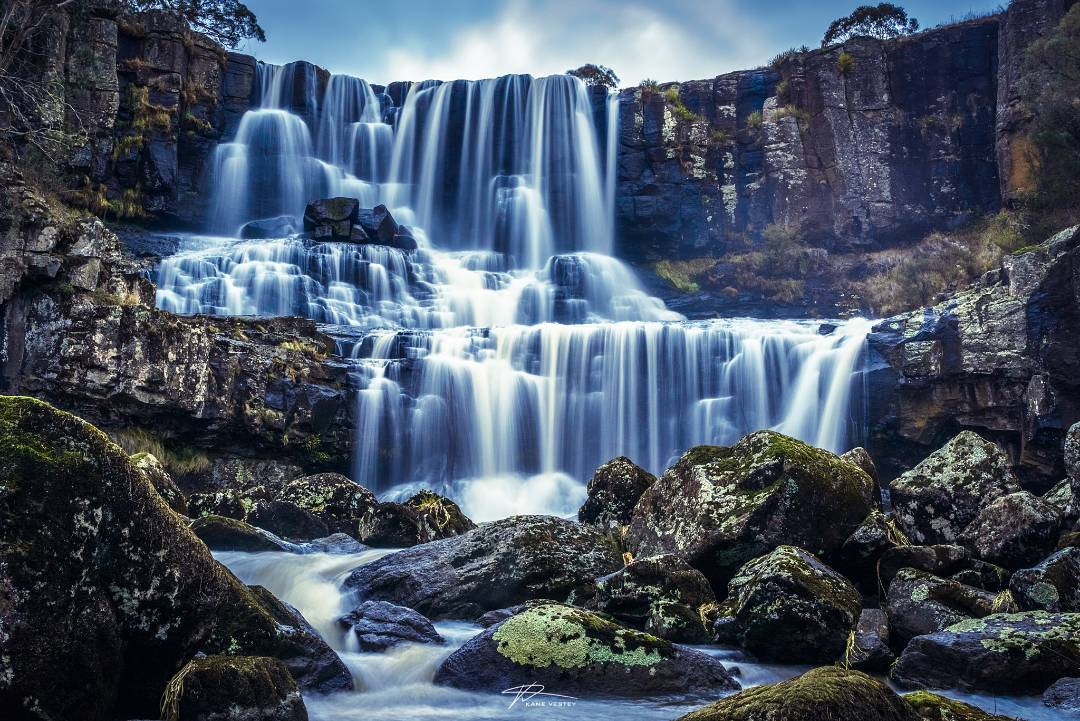 Plunging one hundred metres, Ebor Falls is a hidden gem of the @nehighcountry. #NewSouthWales 📷 kanevestey (IG)