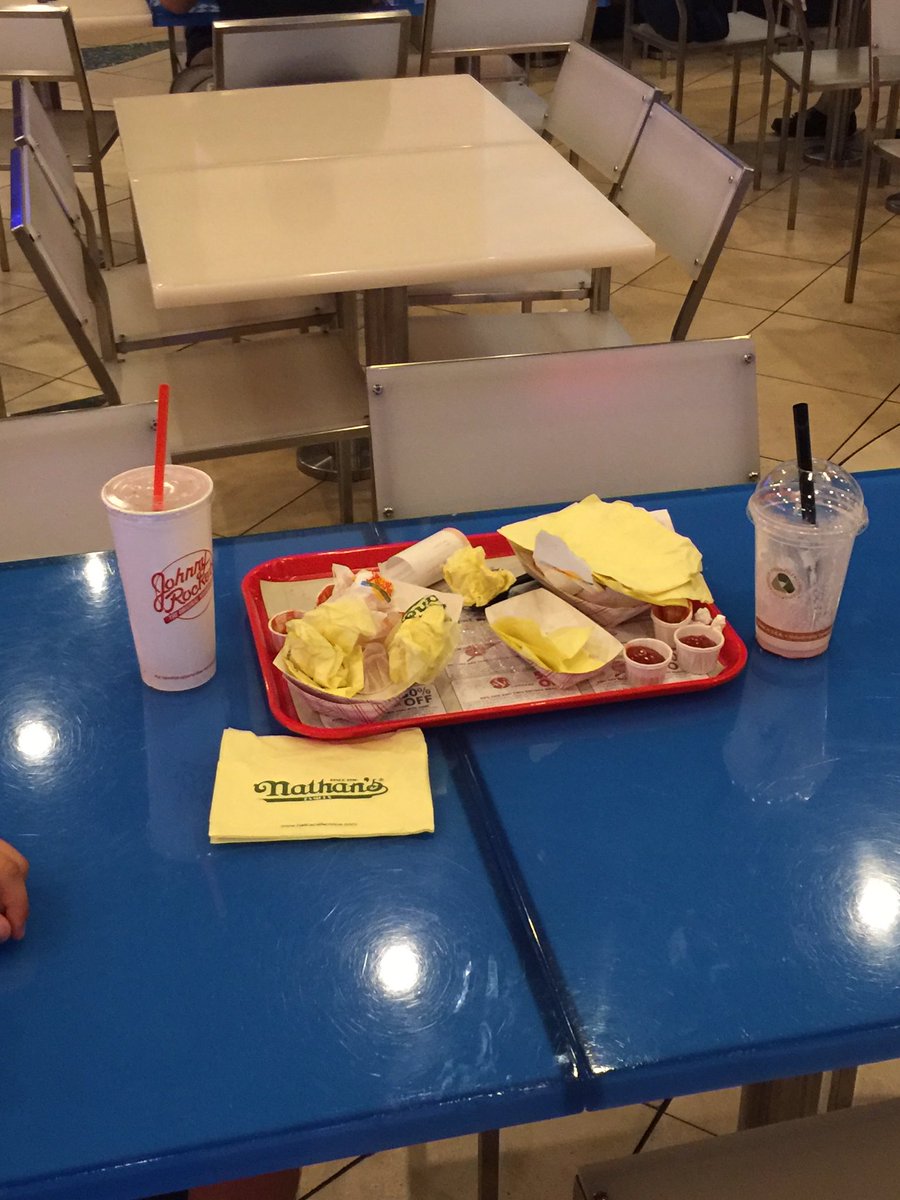 daparham's tweet image. Speaking of leaving a happy plate, remember #GarbageGate?