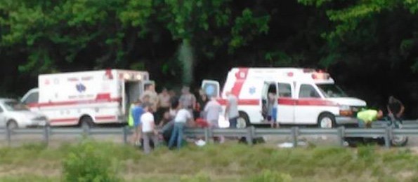 DropTilt's tweet image. Motorist captures chilling photo from accident scene in KY - droptilt.com/news/motorist-…