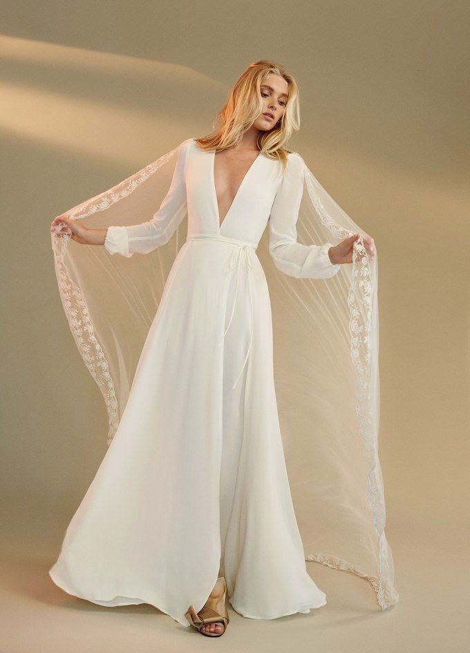 Buro247Mx's tweet photo. @reformationx la marca preferida de muchas, finalmente saca su más reciente  colección de novias! 👰🏻 #buro247mx https://t.co/7pE18SMUao