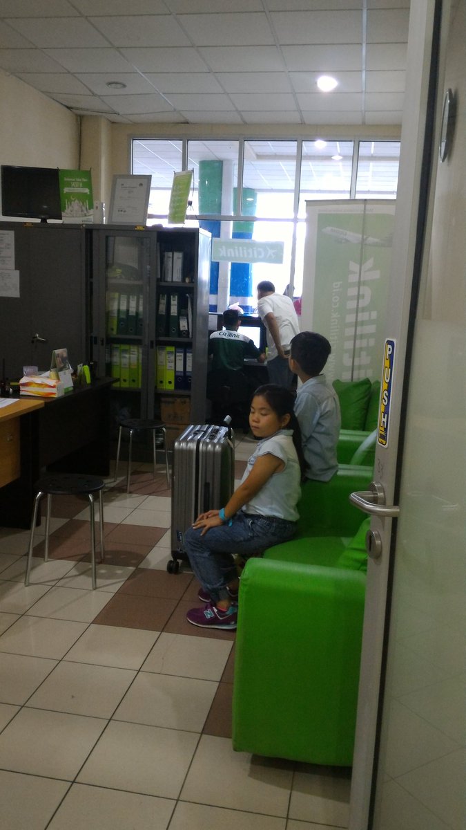 LP3KN's tweet photo. @Citilink ini bukti petugas saudara menjual tiket dibandara https://t.co/m9UkO7e04O