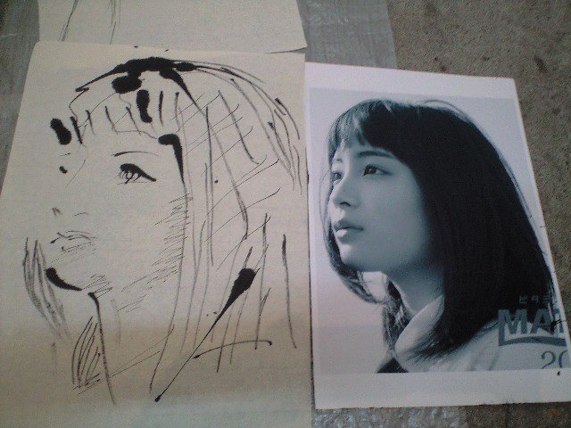 村田いづ実 Pa Twitter 三杉レンジさんのartlabtokyoでの個展で 割りばしに墨をつけて絵を描くのに参加 だんだん割りばしを足して長くしていく これは広瀬すず 割りばしは一本 T Co Oe6q4zfnqp Twitter