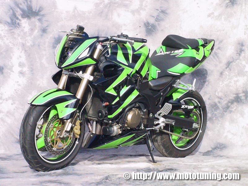 カワサキのZX-12Rをストファイにカスタマイズ！ おお、全然別物になっ