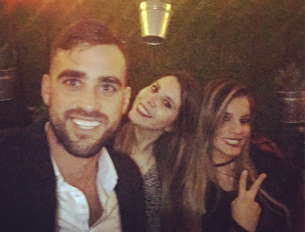 EritoMC's tweet photo. Pasándola Bien! 😉 @AleBaigorria1 https://t.co/oSrTiW6jpy