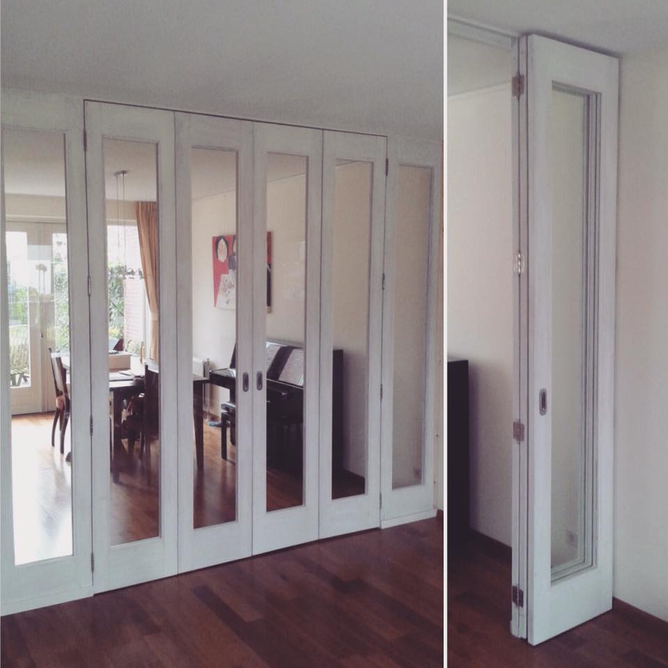 #Roomdivider. Ruimte en licht behouden en toch de ruimtes van elkaar kunnen scheiden! #interieur #schuifdeuren