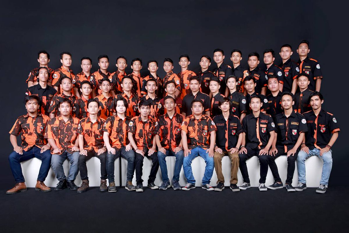 Sekali layar terkembang, surut kita berpantang.