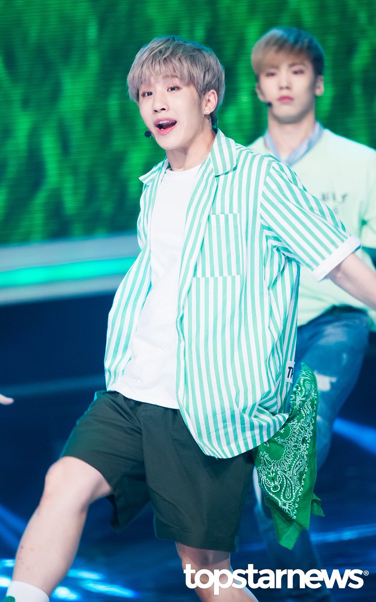sleepyhead_96's tweet photo. [https://t.co/S1PicRdRjJ] #아스트로 #진진 #ASTRO #JINJIN 귀여움으로 심장 폭행♡ 💪 https://t.co/9JLVf0kVGy