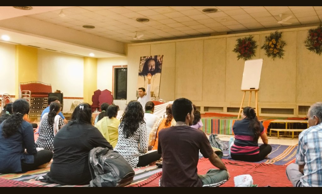 7Thaker's tweet photo. Happiness program with virat chirania started this early morning. Lucky souls being #happifiedwithVC https://t.co/VLfrfwu4VS