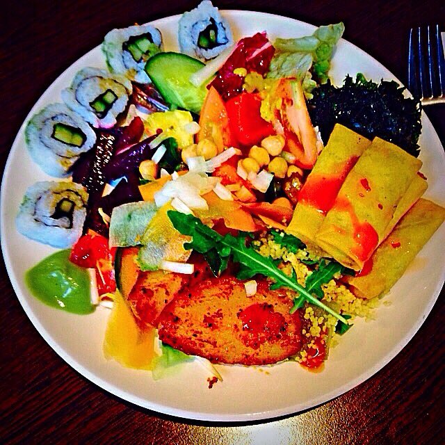 #vegan #buffet #dinner <a href="/RedHotWldBuffet/">Red Hot World Buffet</a> #Manchester #deansgate
#salad #sushi #springrolls #seaweed #veganfood #vegi