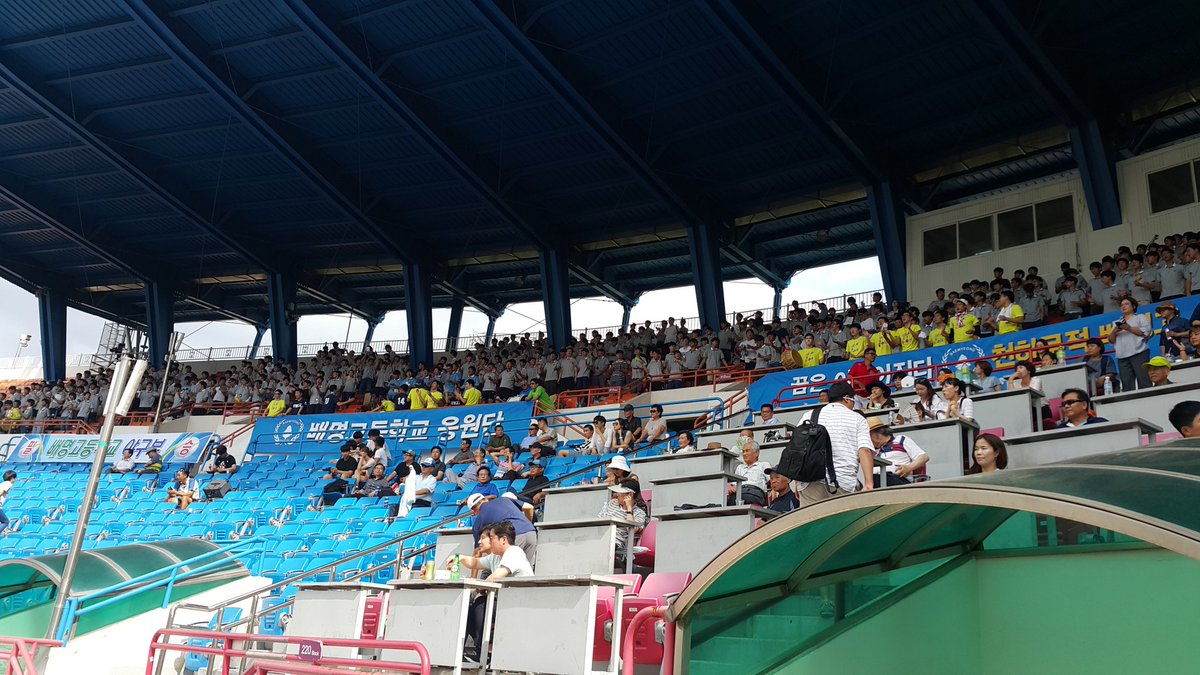 [청룡기] 준결승 배명고 VS 덕수고. 배명고 학생들의 단체 응원 모습입니다