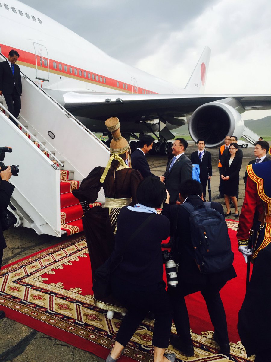 ГАДААД ХЭРГИЙН САЙД <a href="/PurevsurenL/">Purevsuren Lundeg</a> ЯПОН УЛСЫН ЕРӨНХИЙ САЙД ШИНЗО АБЭ-Г УГТАН АВЛАА.