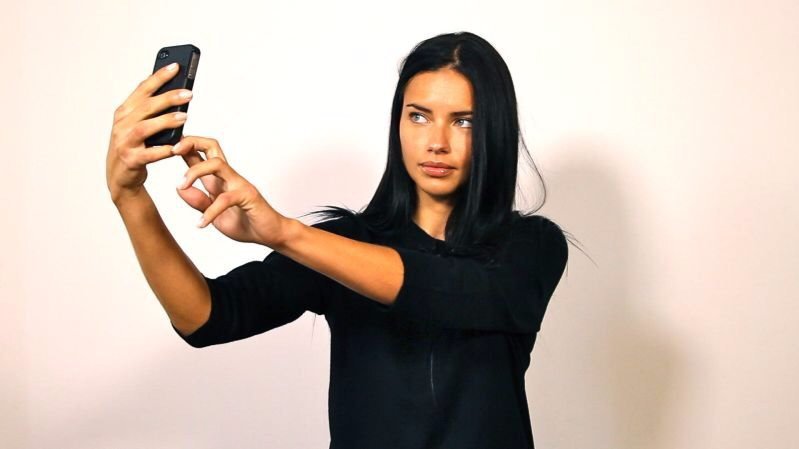 DrYvonka's tweet photo. How to Take the Perfect "I'm So Over My Ex" Selfie https://t.co/X1DmKt1hcl https://t.co/XZNdhTW9RS