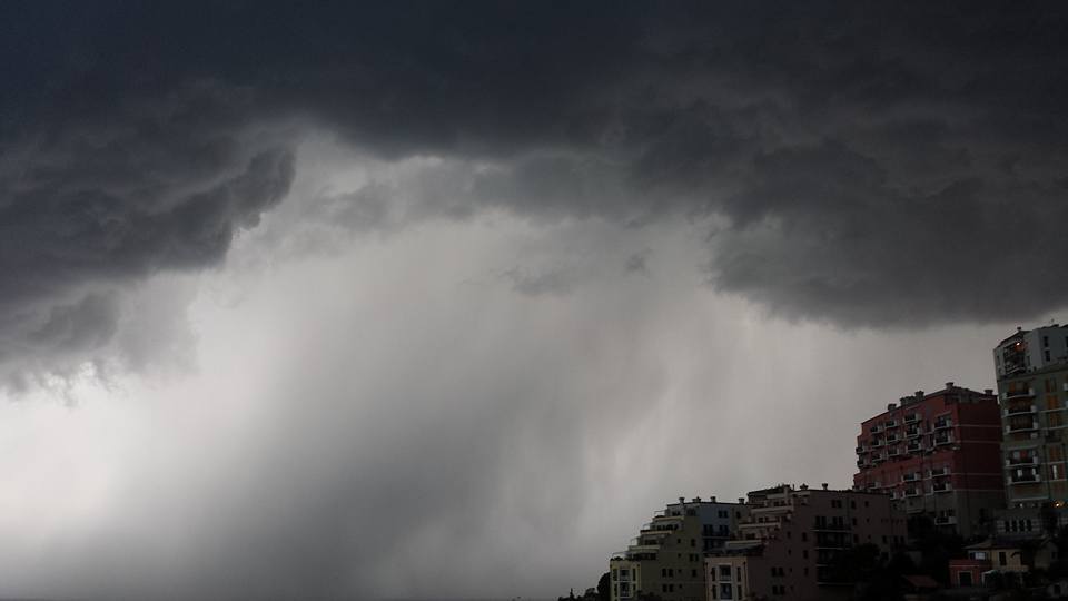 A causa del temporale  è stato annullato lo spettacolo L’UOMO PERFETTO,  Per il rimborso dei biglietti 010.511447