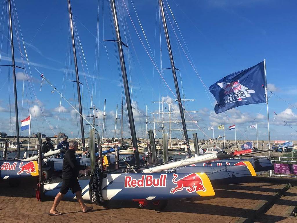 Teams and boats almost ready for their second day of flying in these beauties!! #foilingge… ift.tt/29A89Ew