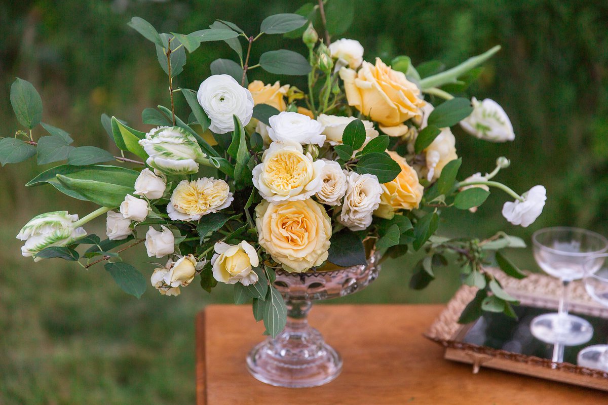 SimplyBlueWed's tweet image. Shelby is sharing what to pack in your wedding day emergency kit - bit.ly/2a0tEUe
📷: Heather Cisler