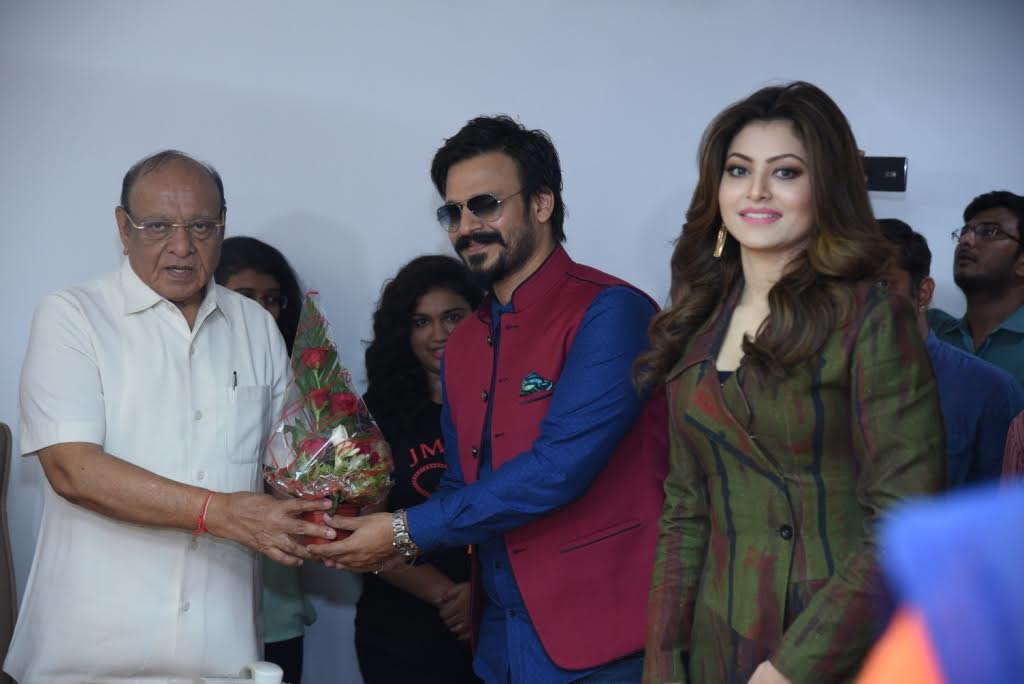 In pictures: Vaghela hosts Bollywood film promotion event at his college campus