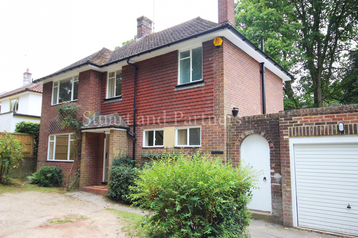 stuartpartners's tweet image. New property: Haywards Heath, unfurnished, detached 3 bed. £1395pm. Available 18 Aug.

More: bit.ly/29JOdmQ