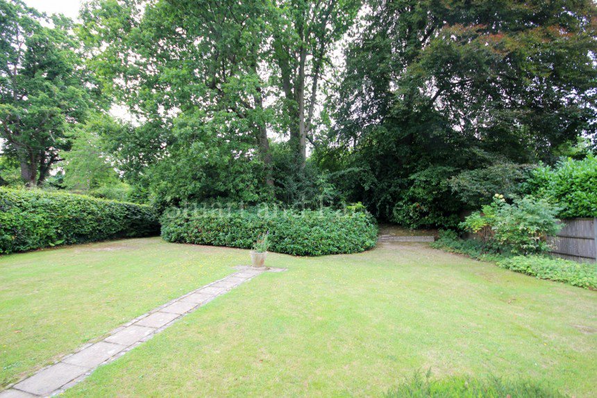 stuartpartners's tweet image. New property: Haywards Heath, unfurnished, detached 3 bed. £1395pm. Available 18 Aug.

More: bit.ly/29JOdmQ