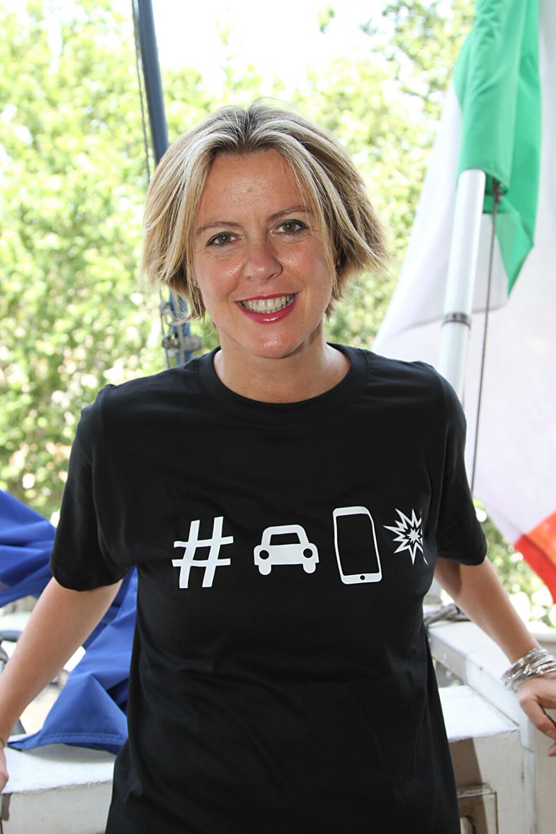 Anche io sostengo la campagna <a href="/ACI_Italia/">ACI</a> #GuardaLaStrada #MollaStoTelefono.
aci.it/guardalastrada…