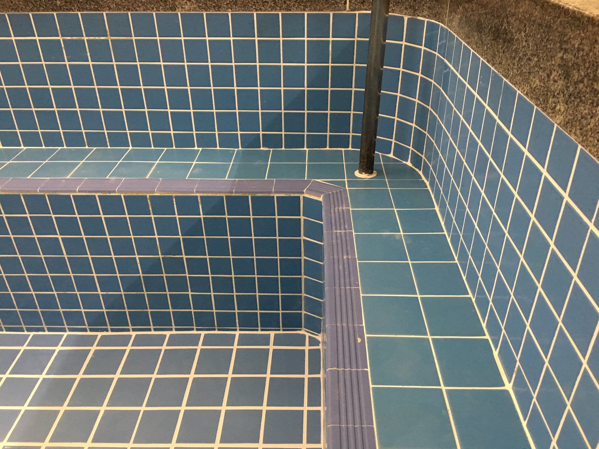 平和温泉 石橋商店街 タイル目地を埋めてもらいました 浴室底以外タイルは貼り替えていませんが 目地が埋まるだけで年代物の タイルもすごく清潔感が出ますね 改装を考えていない銭湯にもオススメです T Co 8waom8lkig Twitter 平和温泉 石橋商店街 タイル目地を埋めてもらいました 浴室底以外タイルは貼り替えていませんが 目地が埋まるだけで年代物の タイルもすごく清潔感が出ますね 改装を考えていない銭湯にもオススメです T Co 8waom8lkig Twitter