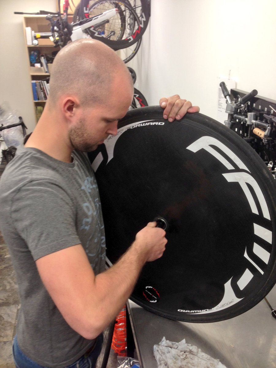 evertscheltinga's tweet photo. Fast Forward! Zondag mag dit wiel z'n naam weer eer aan doen. @ninkoo controleert alles nog even. https://t.co/4sDje4YZJ0