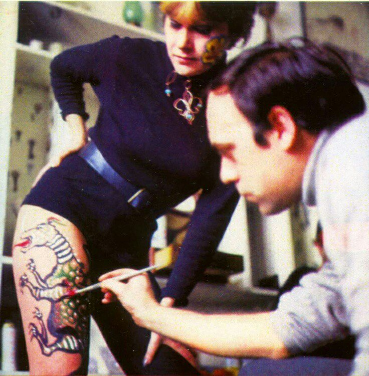 luminiscencija's tweet photo. Olja Ivanjicki i Leonid Šejka #bodyart #artoftheday https://t.co/EdGCNI9N8Q