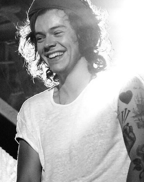 hstylespics's tweet photo. the most beautiful smile #WeLoveHarry https://t.co/Kr9UP65i8m
