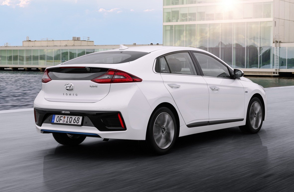Hyundai is gunning for the Prius with its very impressive, and good value Ioniq hybrid: bit.ly/29FyaUu