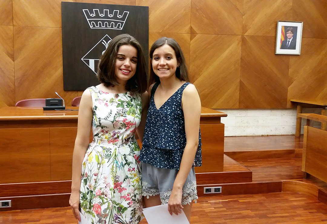 GrupRamar's tweet photo. L'Ajuntament de #Sabadell homenatja dues alumnes de #Ramar2 per les seves notes a les PAU: https://t.co/pZt8rj7WDw https://t.co/yQFIJDyo5O
