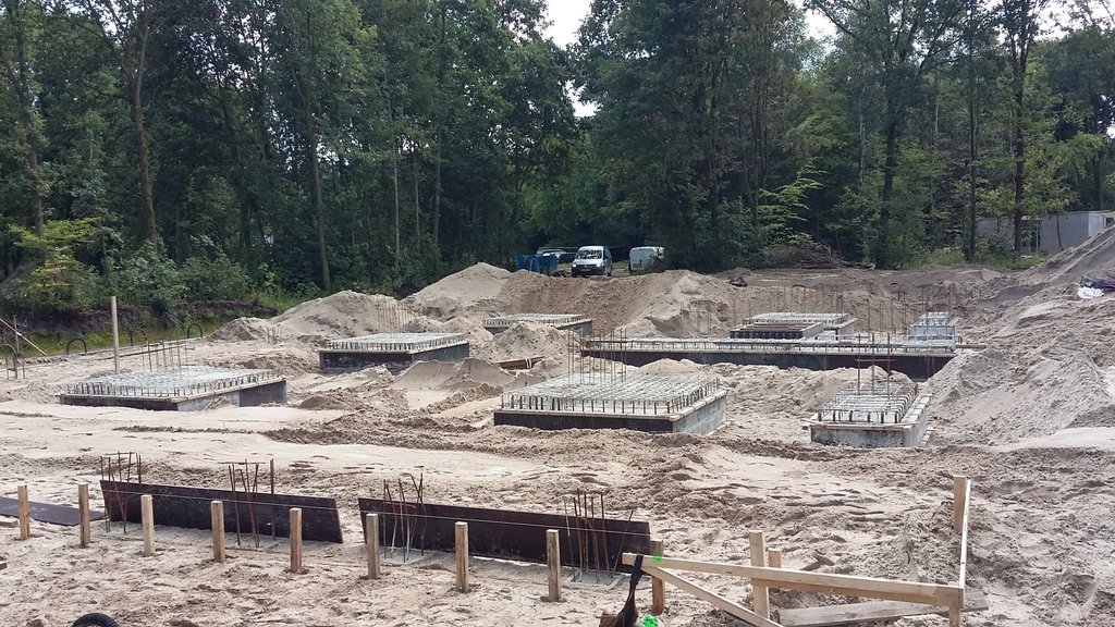 RT <a href="/ericvanendschot/">Eric Van Endschot</a>: Liftput en poeren gestort van project Landgoed Nieuw Cruysbergen in #Bussum.