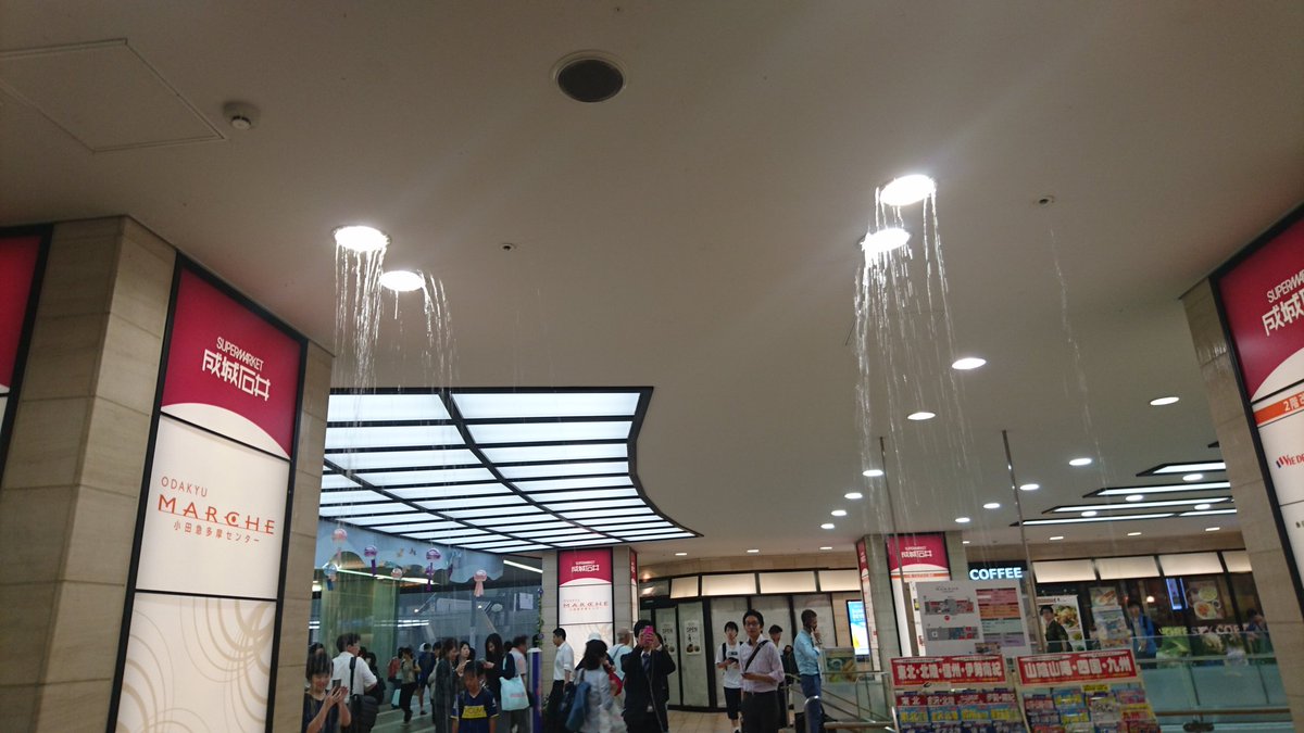 多摩センターは天井からシャワー Twitterで注目のゲリラ豪雨の被害報告 ライブドアニュース 多摩センターは天井からシャワー Twitterで注目のゲリラ豪雨の被害報告 ライブドアニュース