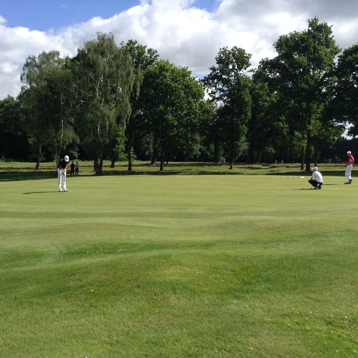 #McGregorGolf leader Harry Goddard on the 2nd green <a href="/EnglandGolf/">England Golf</a>. The <a href="/HanburyManor/">Hanbury Manor Marriott Hotel & Country Club</a> player is 3 shots clear.