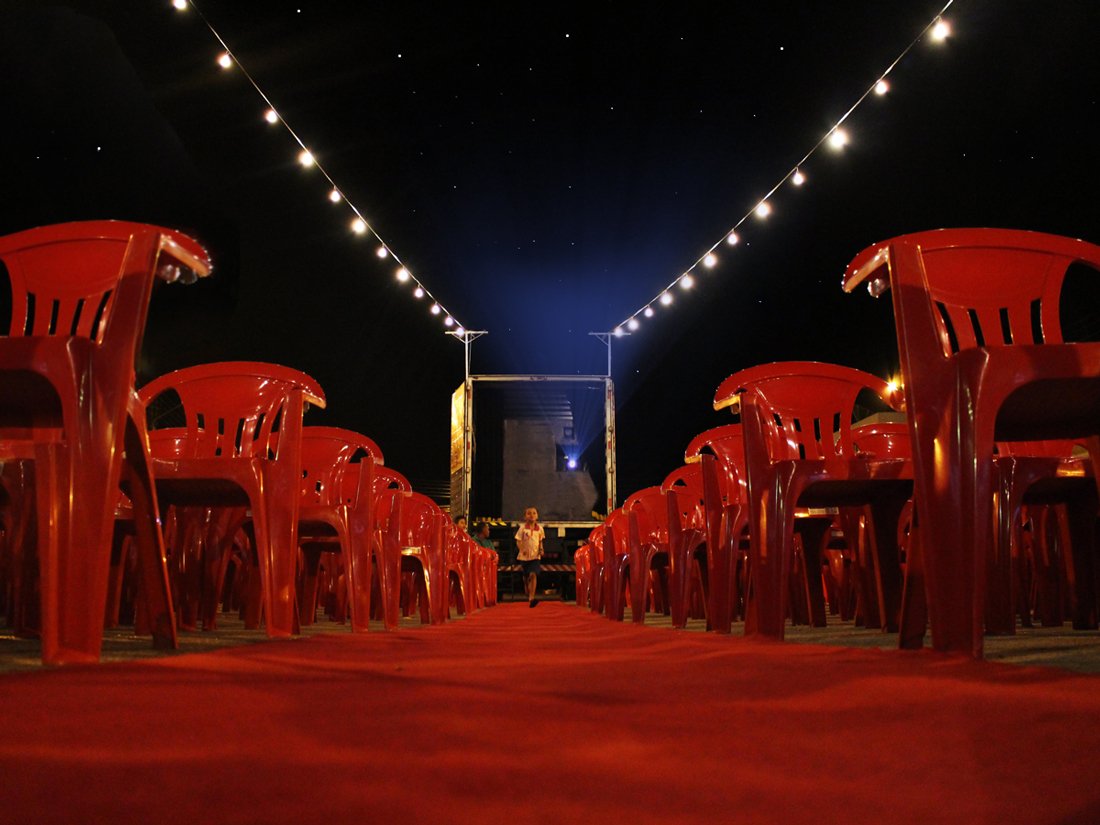 aliancacom's tweet photo. Depois de muita saudade, o projetor do nosso @cinesesi volta a acender em Alagoas. Confira: https://t.co/jPOpjZYzjT https://t.co/darudduIGj