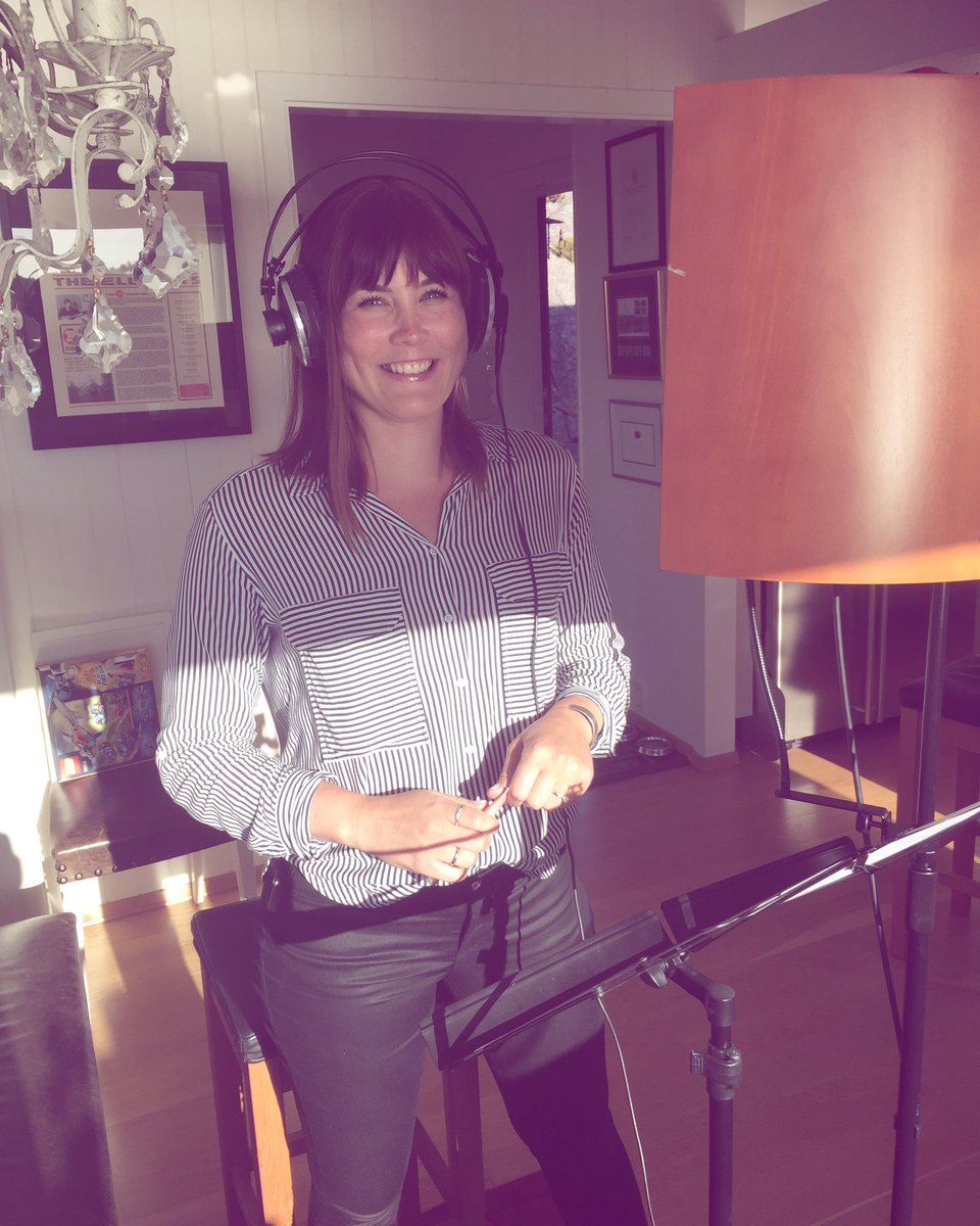 Pic from a vocal session a few days ago... good to be by the mic again;)