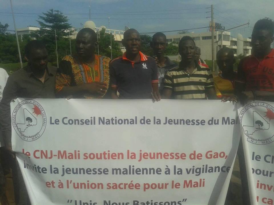 MoukadamDame's tweet photo. en direct du Monument de l'indépendance le CNJ soutient les jeunes de Gao
"JESUISGAO https://t.co/QlZ4DJY3NE