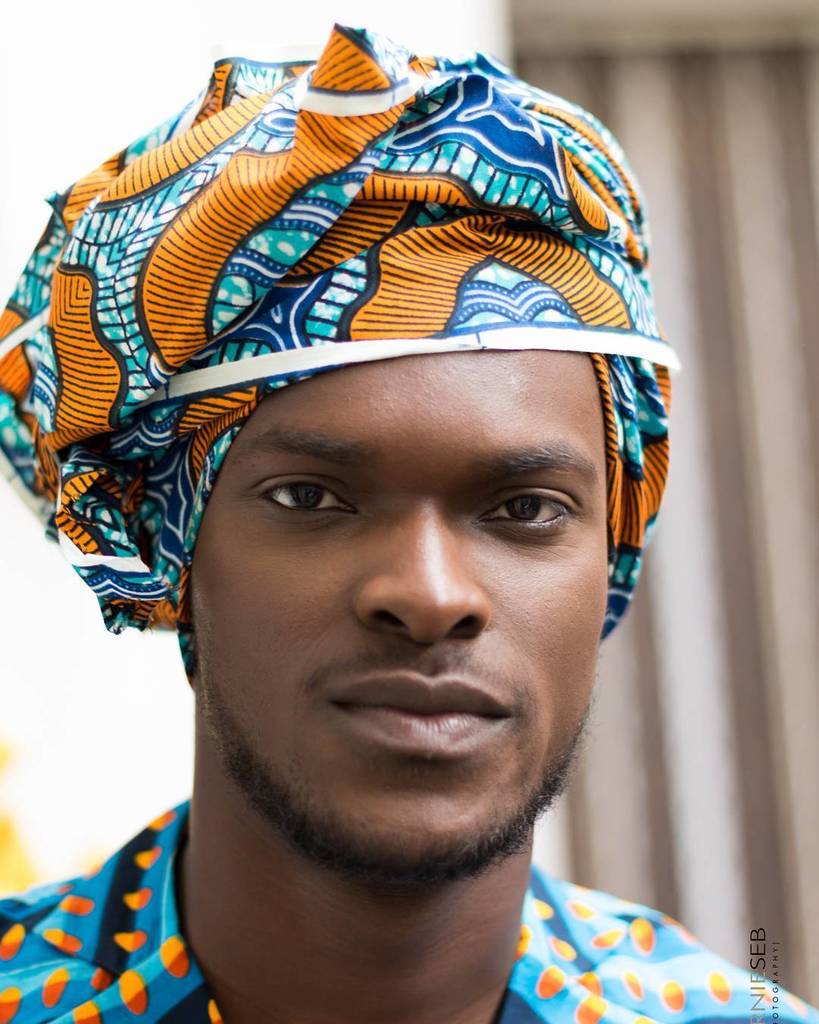 Delasebure's tweet photo. #latergram : catwalk faces .
Model : Ange
#waxawonderfulworld #delasebure #runway #défilé #models #turban #headwr… https://t.co/uTCwI4tBz4