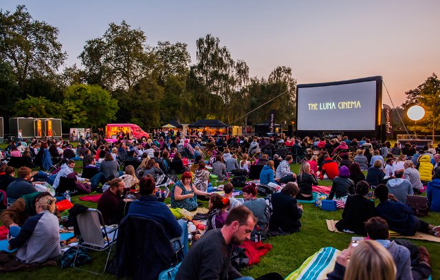 Tonight's open air screening of Ferris Bueller's Day Off starts 9.15pm Tooting Common goo.gl/M2yhGP