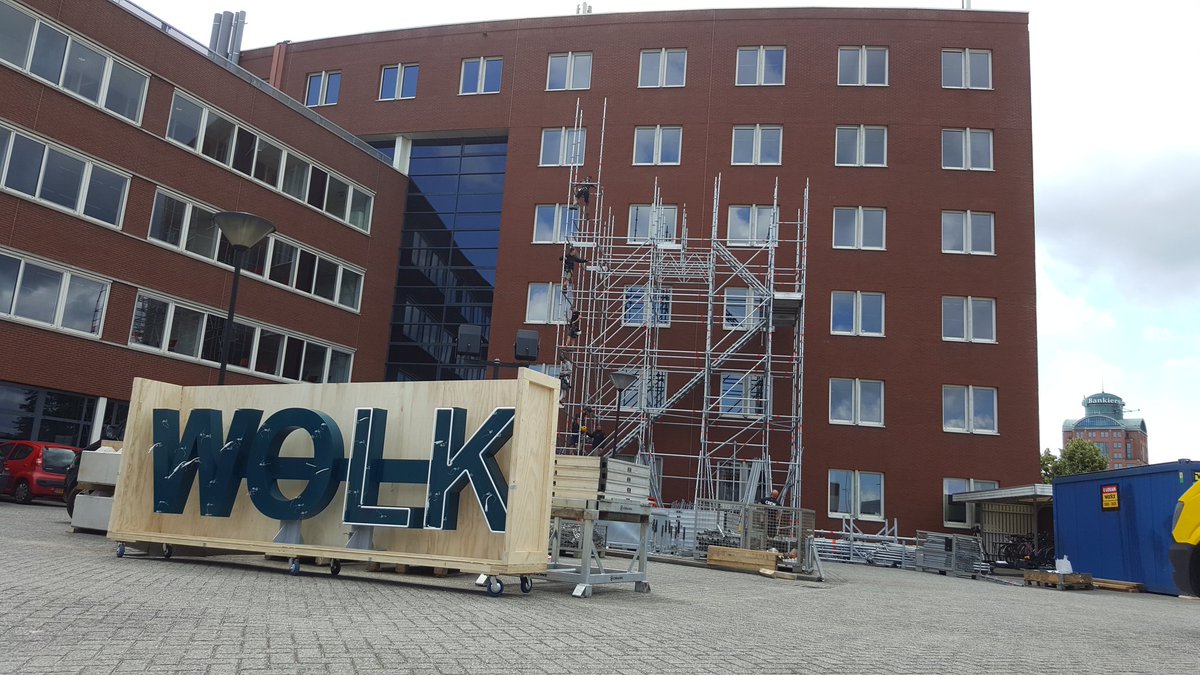 LucasDeMan1's tweet photo. we zijn begonnen met de bouw #stadsproject @projectWOLK #stadskunstenaar @TFBoulevard @jbosch500 @zuidelijktoneel https://t.co/OAY3MlRJZ4