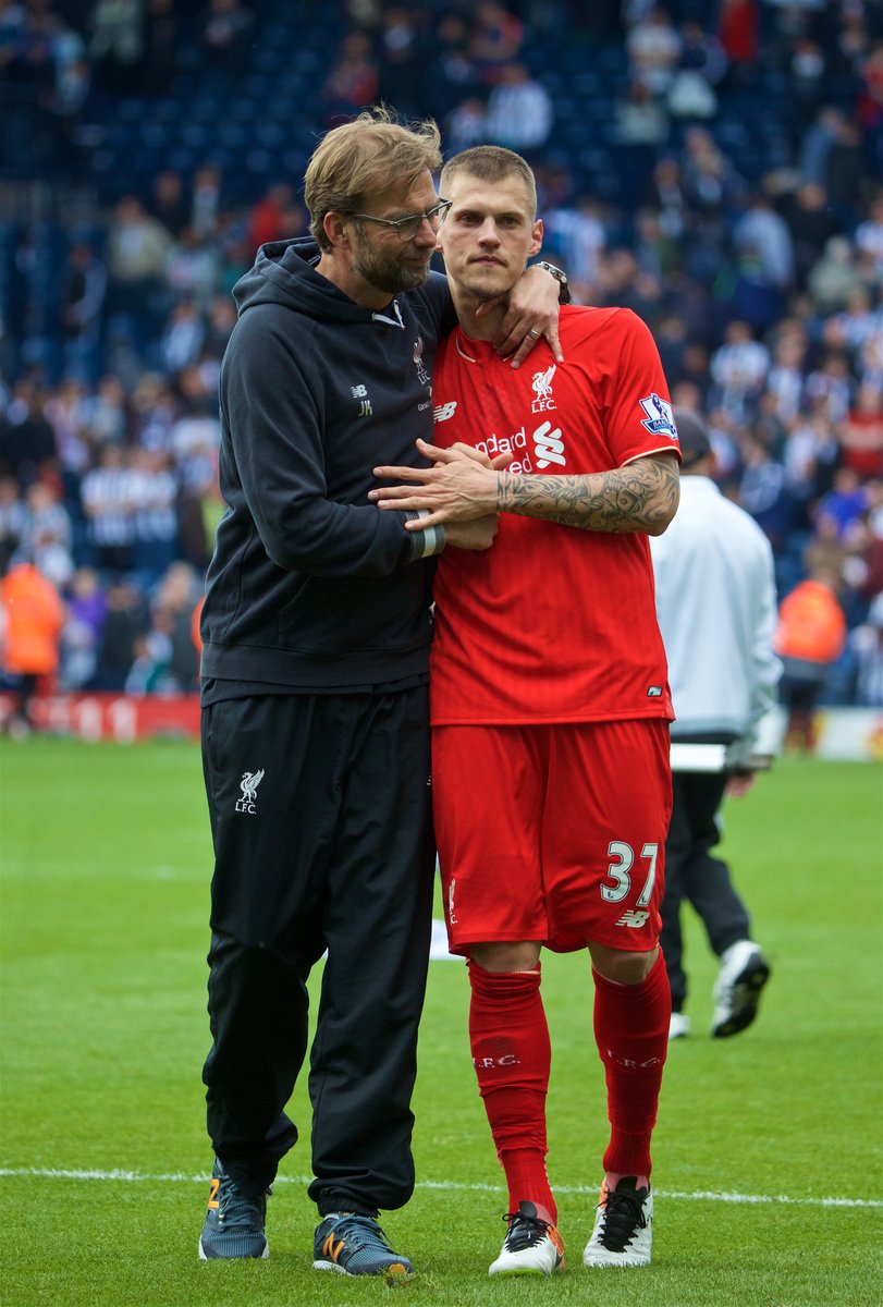 TheAnfieldWrap's tweet photo. "Arrr ay, forgot she had a fella. Sorry, lad"

#DailyKlopp https://t.co/SzeC92KVb9