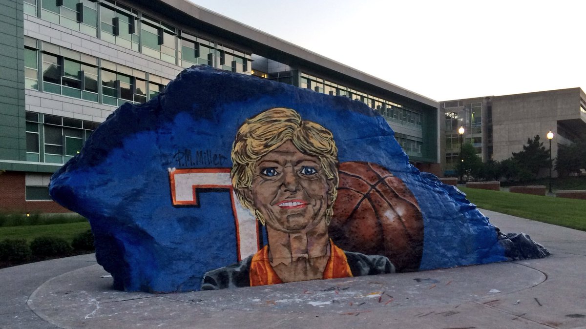 Artist @PaytonMarie03 does it again! The Rock features a tribute to #PatSummitt