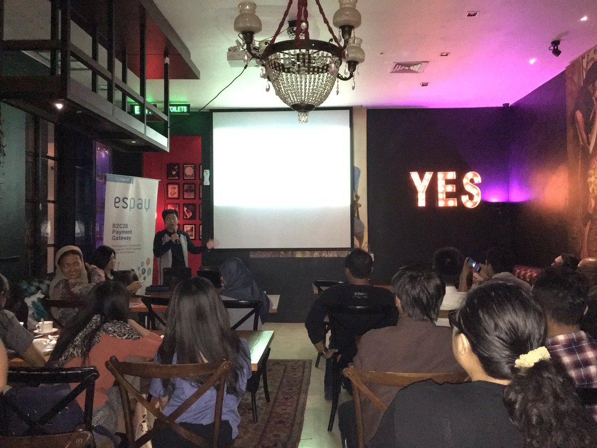 Espay Indonesia sedang menjelaskan kegunaan payment gateway pada E-Commerce #DigitalMeetUpJakarta