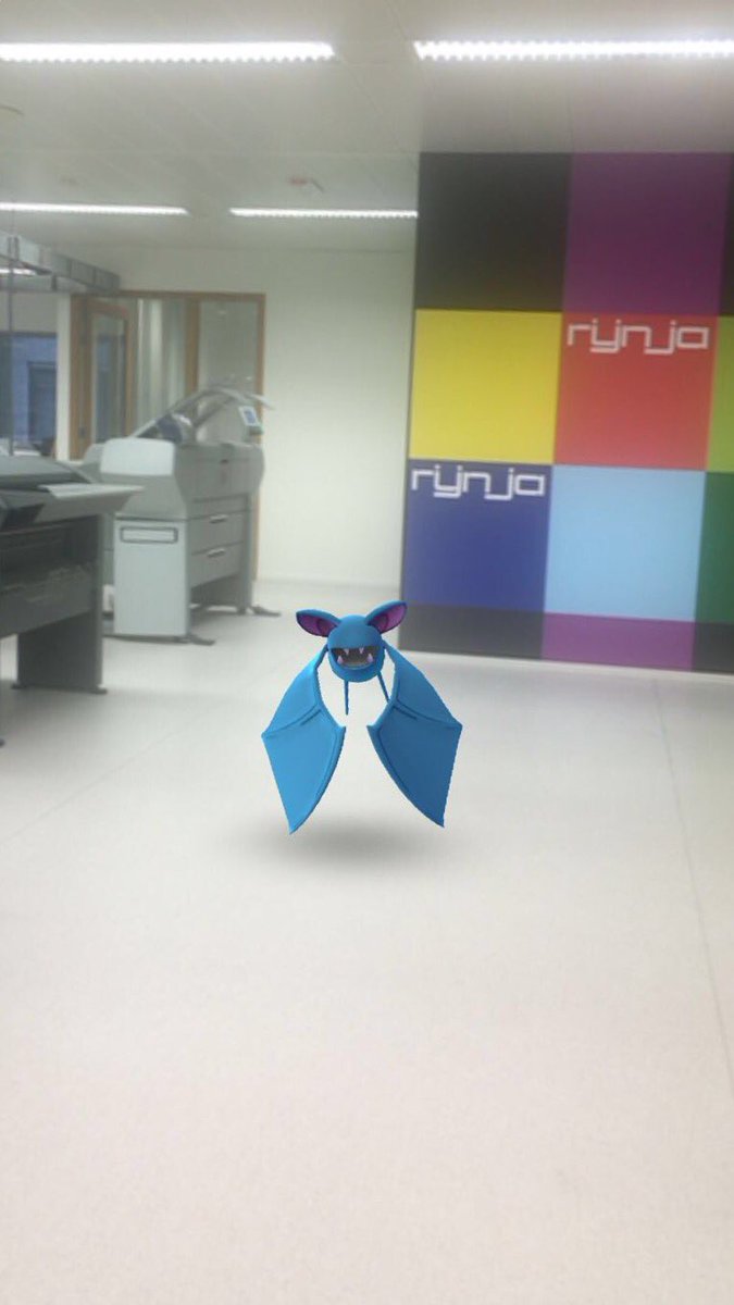 Het is even wennen maar wel leuk!
Al vragen we wel af wat we voor ze moeten printen. 😏 #PokemonGo