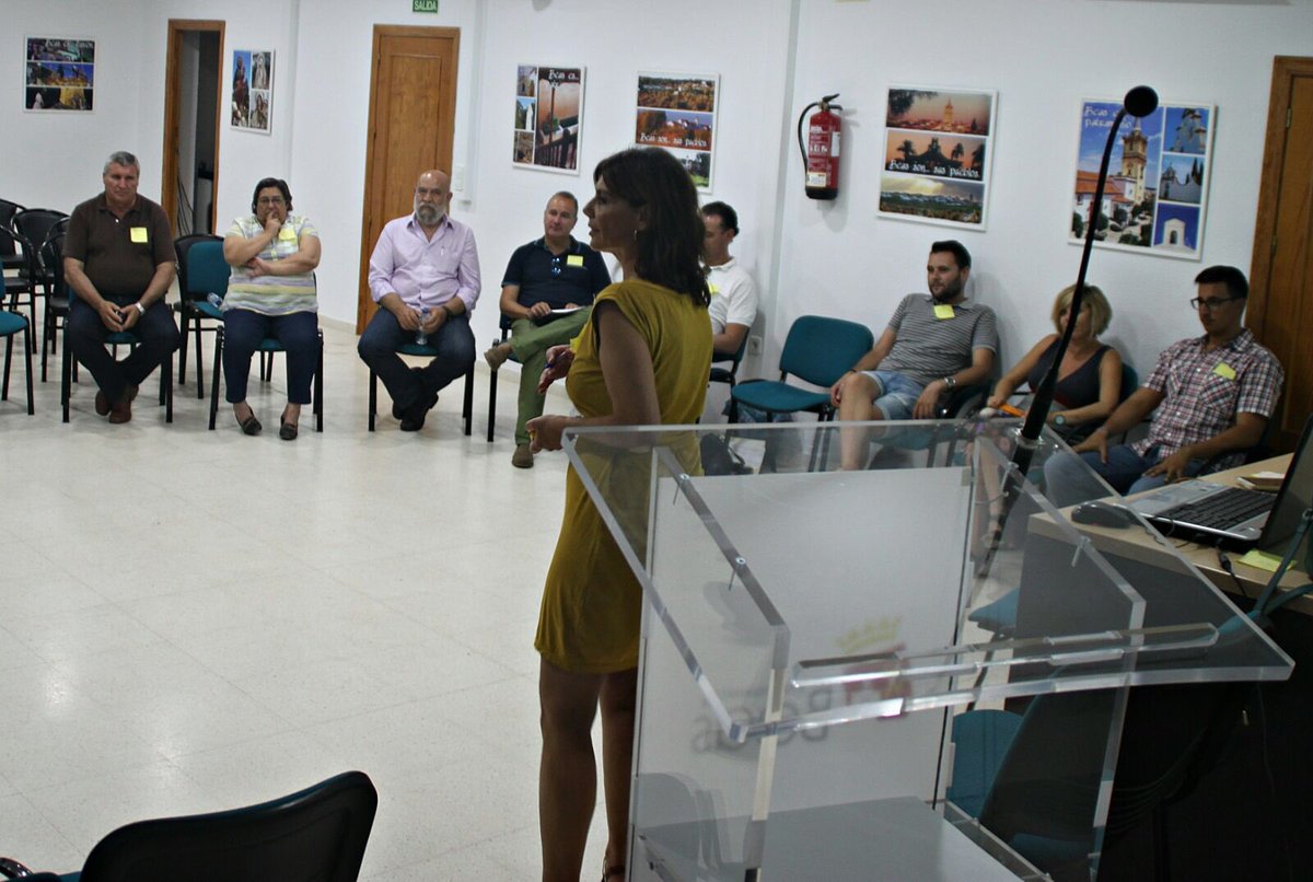indxhuelva's tweet photo. Ayer taller de habilidades sociales para cargos públicos de ICXH, la formación de los políticos tb es importante. https://t.co/Nx5bjVLOrR