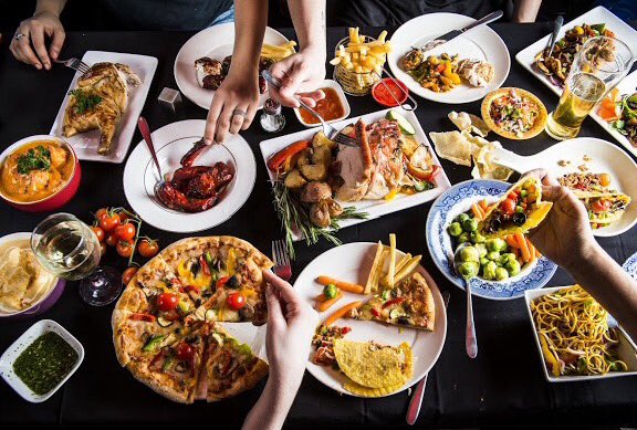 It's lunch time and what better to eat than a little bit of everything! 😍