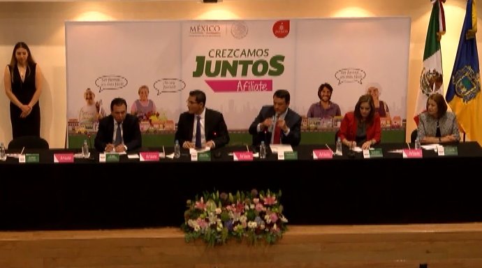TelevisaGDL's tweet photo. #Entérate  SAT lanza programa para incentivar la afiliación al RIF

VIDEO https://t.co/bpD6Ngs4tW https://t.co/LHOKY5g5gc