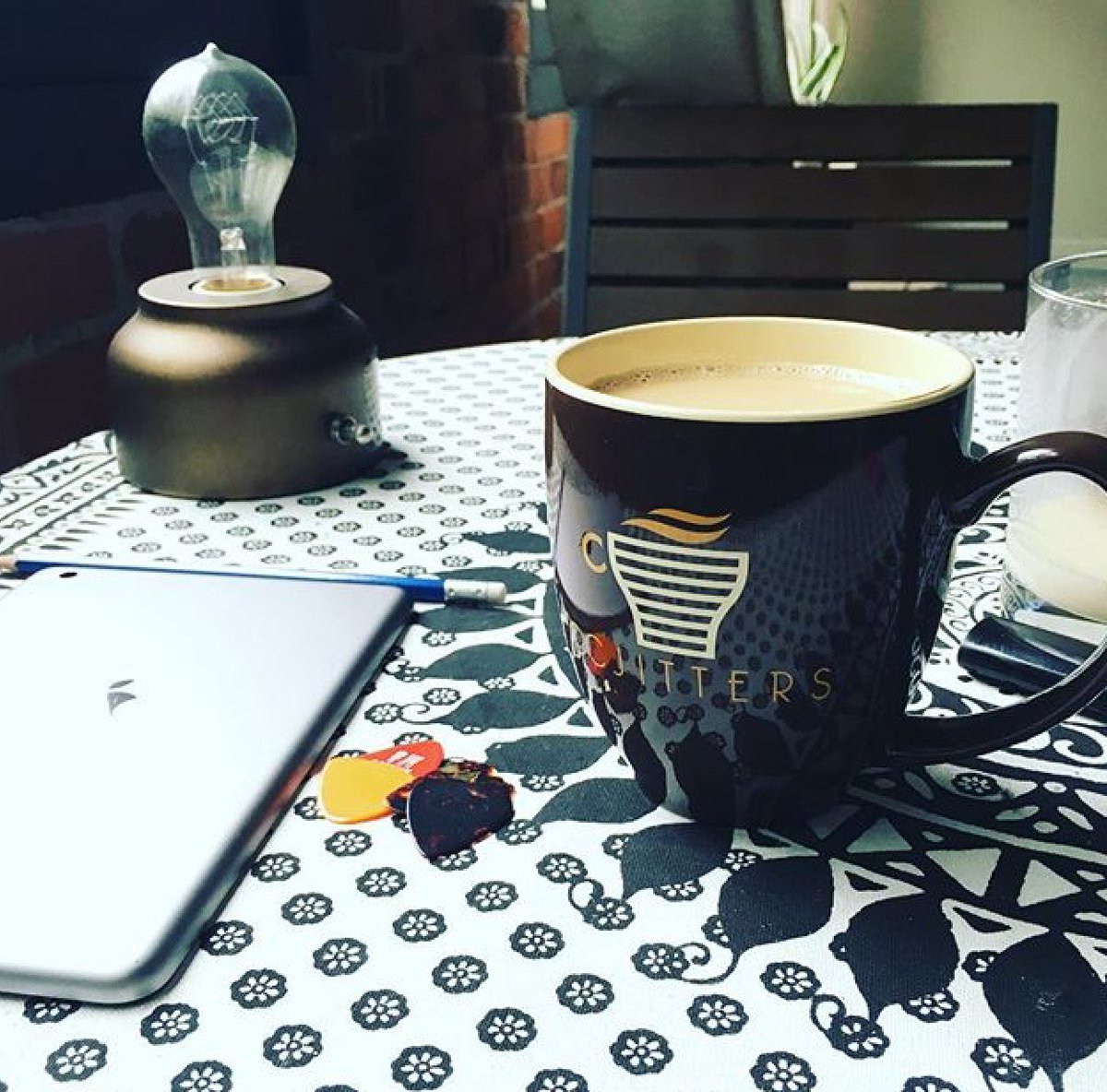 OfficialBarryA's tweet photo. Needed Jitters to keep me up today. Drank 2 Flashes I'm a little more than just "awake". 😳😳😳 https://t.co/dkxN7kr4dq