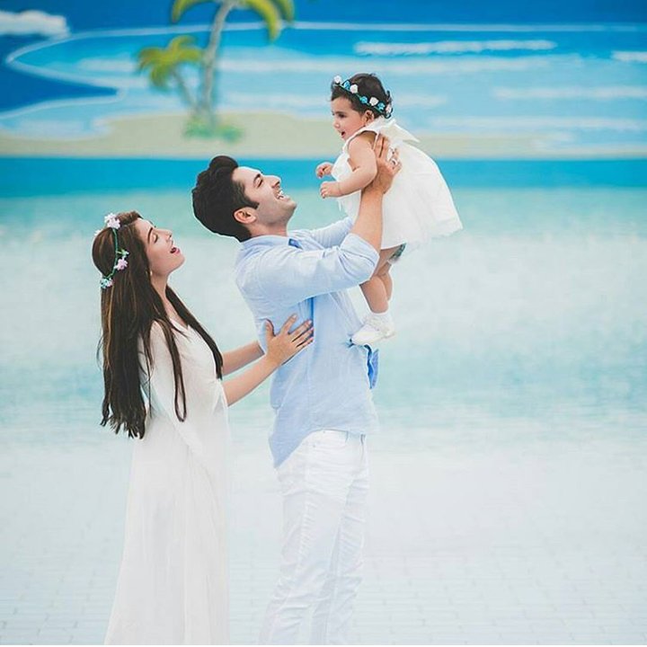 ilaiba_13's tweet photo. #FamilyGoals 😍😃 Perfecttt Couple , Perfect family 😘😍 #MashaAllah https://t.co/Zg5U1FzOs7
