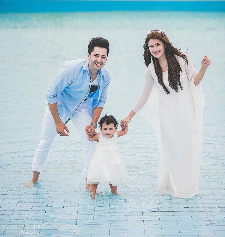 ilaiba_13's tweet photo. #FamilyGoals 😍😃 Perfecttt Couple , Perfect family 😘😍 #MashaAllah https://t.co/Zg5U1FzOs7