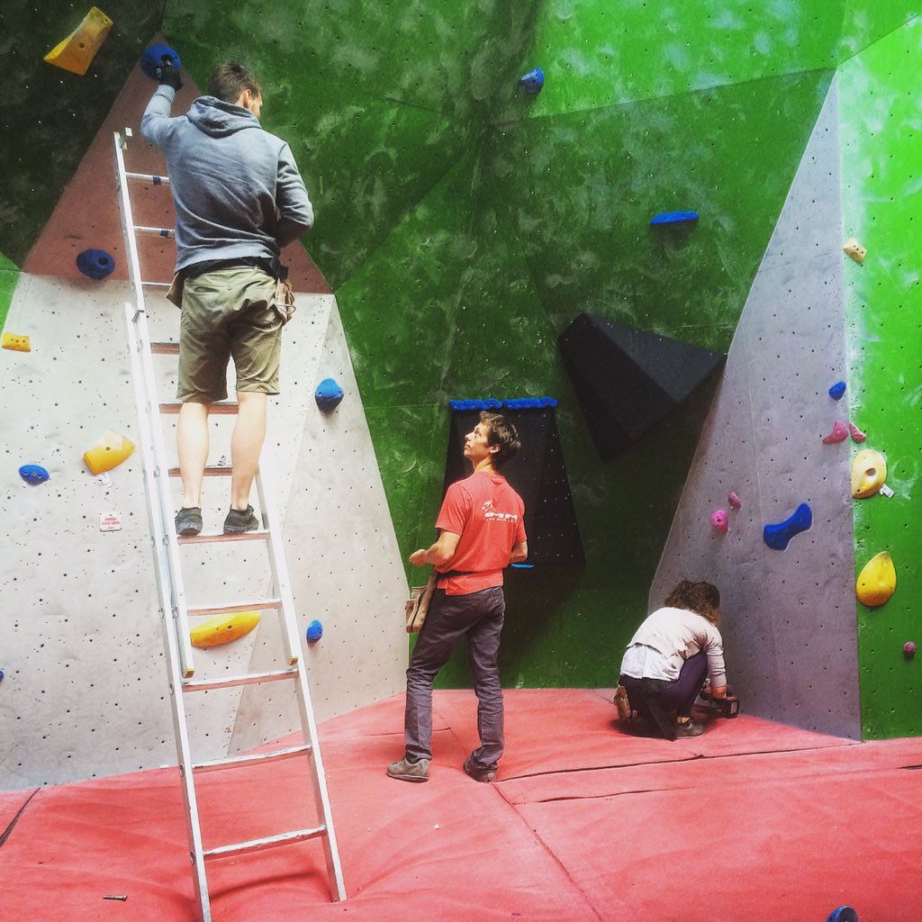 Parthian_RDG's tweet image. Central bay setting already well underway for day 2 of the 3 day full #boulderwall reset! @EvieCotrulia @YannGenoux