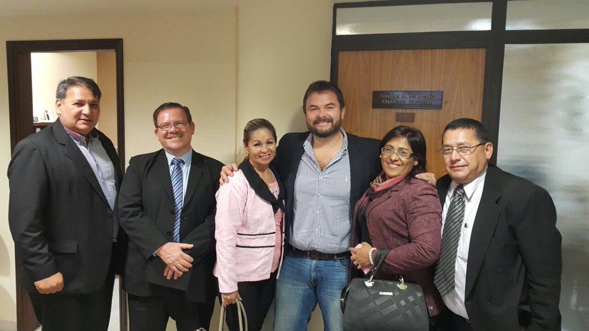 OviedoFidel's tweet photo. @EscribanoReiete suma fuerza.

@DiputadosPy apoyan liberación del registro notarial. https://t.co/wykQiTivIL